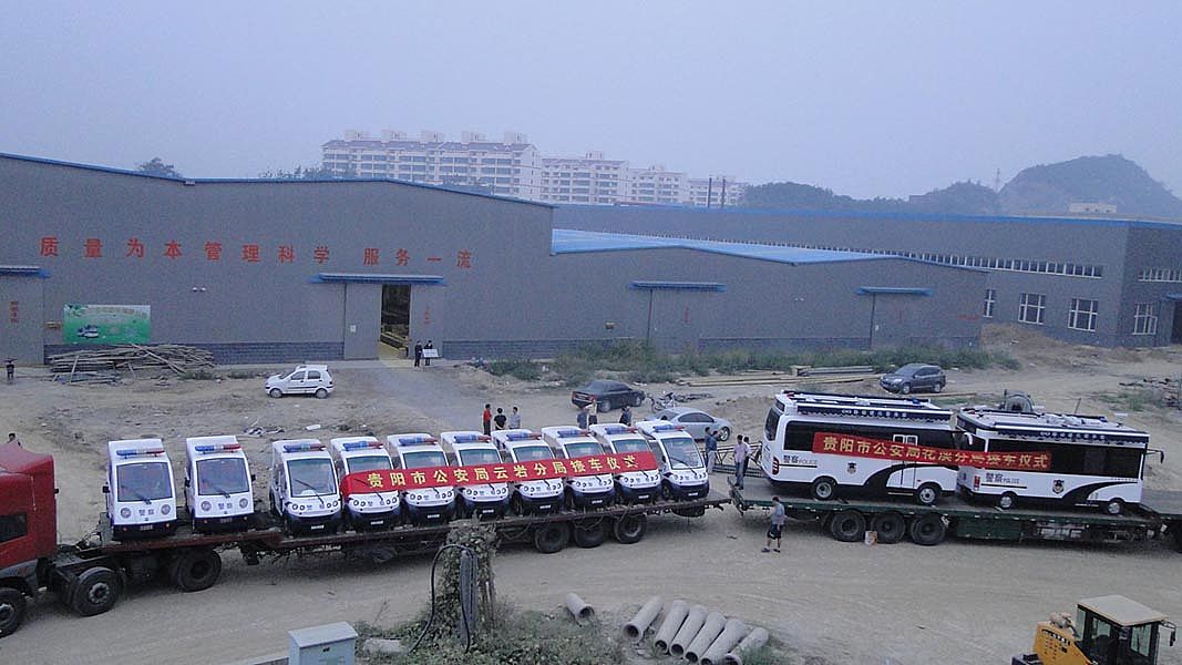 云巖電動巡邏車，肅穆整潔