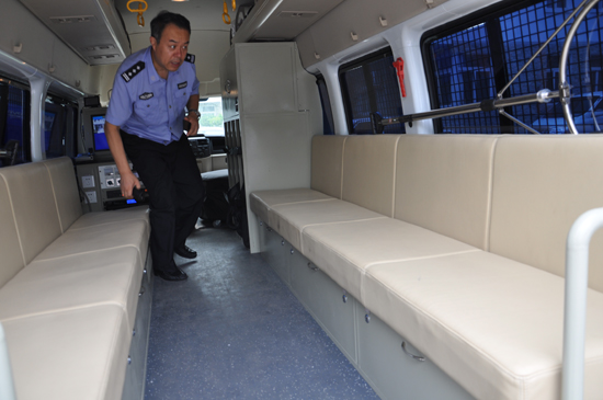 河北秦皇島反恐處突運兵車接車，全力打造平安城區(qū)