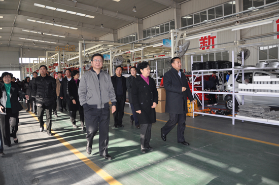 市政協(xié)主席王華清、副市長蔣文紅一行領導到河北新宇宙視察指導
