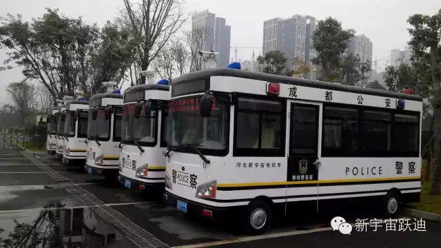 躍迪移動(dòng)警務(wù)室發(fā)車成都----服務(wù)群眾得民心順民意
