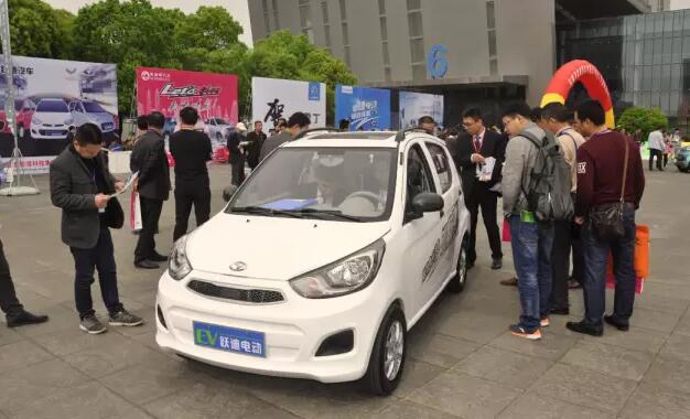 躍迪汽車強勢登錄南京新能源汽車展，引領(lǐng)行業(yè)發(fā)展新軌道