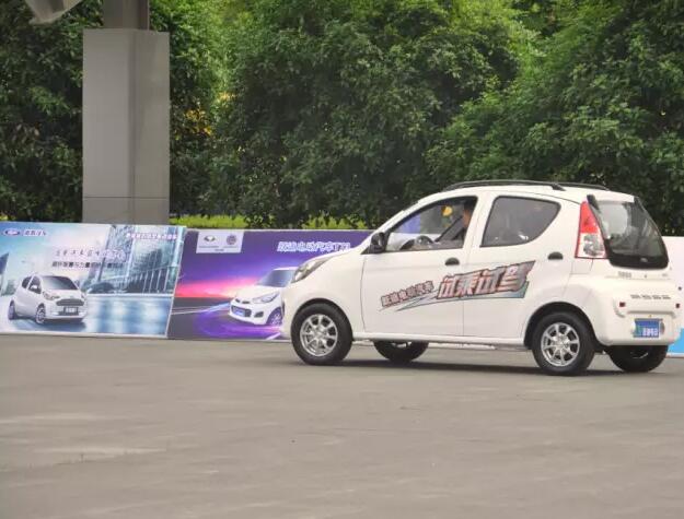 躍迪汽車強勢登錄南京新能源汽車展，引領(lǐng)行業(yè)發(fā)展新軌道