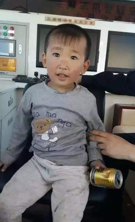 貪玩幼童上高速—躍迪移動警務室助力，熱心民警忙尋親