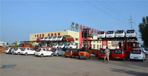 電動轎車
