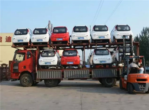 電動轎車
