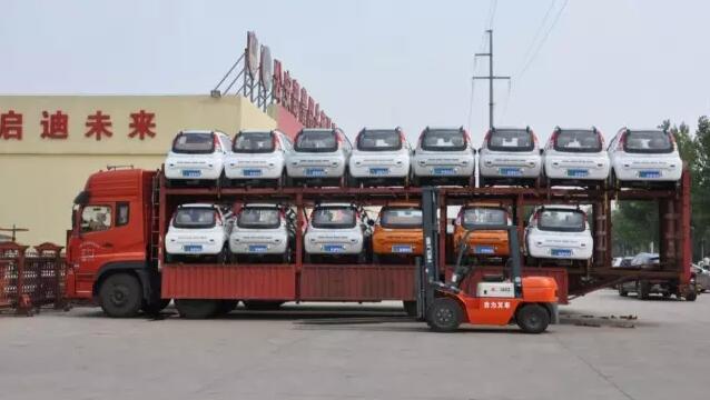 電動轎車