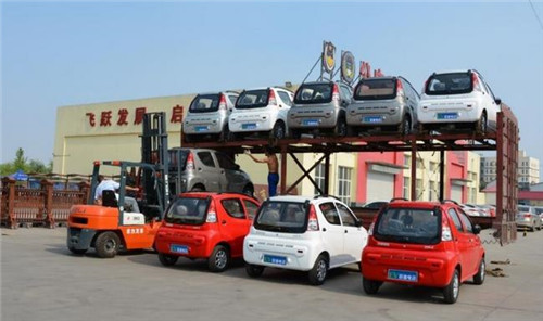 電動轎車