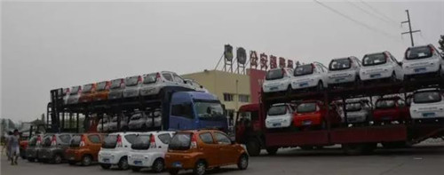 電動轎車