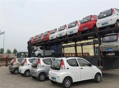 電動轎車