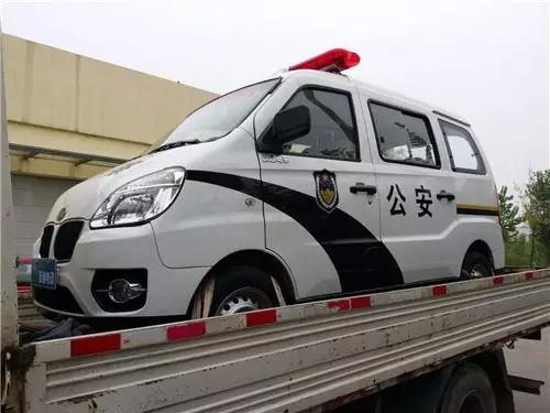 躍迪電動巡邏車裝車進行中