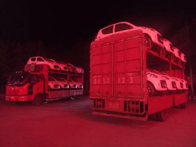 電動(dòng)汽車(chē)出發(fā)了。
