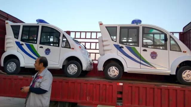 躍迪電動汽車裝車進(jìn)行中
