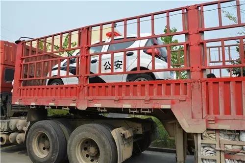躍迪電動巡邏車正在裝車