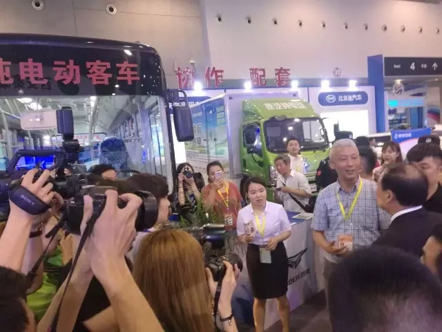 躍迪汽車(chē)帶您走進(jìn)2017絲博會(huì)暨21屆西洽會(huì)，感受展會(huì)盛況