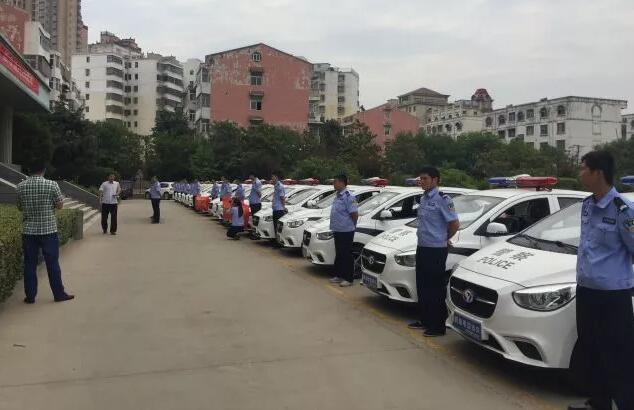 安徽阜陽(yáng)接車配發(fā)儀式 安徽阜陽(yáng)接車配發(fā)儀式