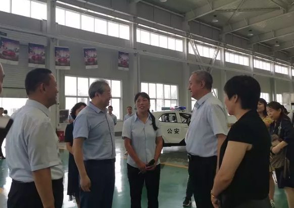 河北省政協(xié)副主席盧曉光，河北省委統(tǒng)戰(zhàn)部副部長、省工商聯(lián)黨組書記郭翠朵率調(diào)研組到躍迪集團開展重點提案督辦調(diào)研