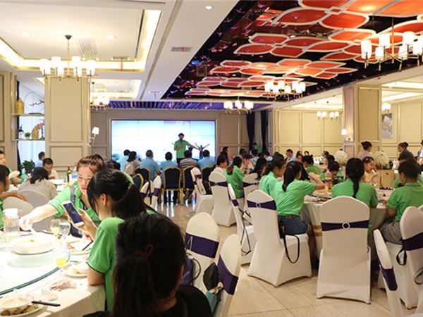 熱烈慶祝業(yè)盛堂“感恩共相伴，蓄勢(shì)贏未來(lái)”感恩主題活動(dòng)，取得圓滿(mǎn)成功