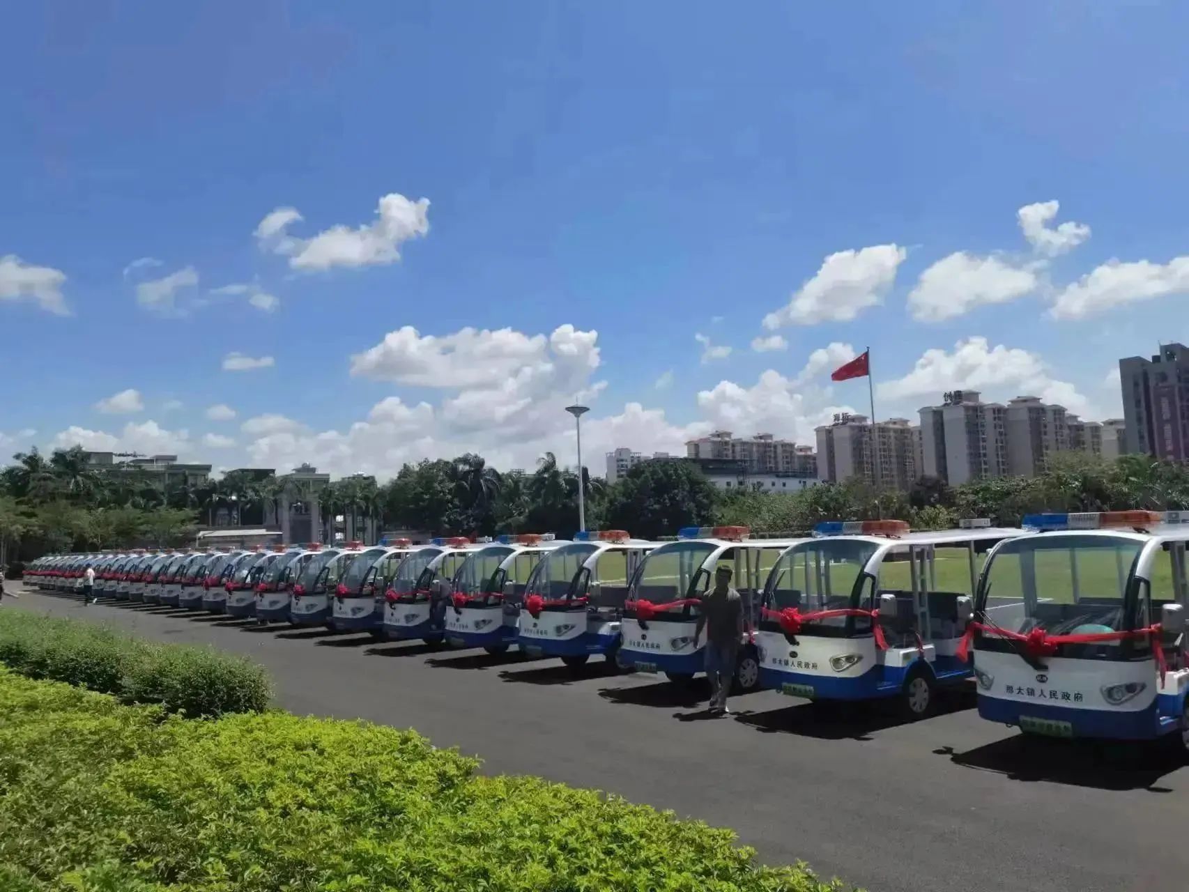 新能源 引領(lǐng)綠色出行丨躍迪純電動(dòng)貨車(chē)亮相海南