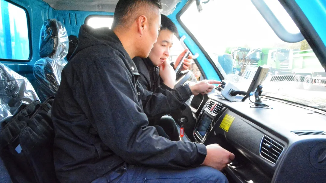 躍迪新能源汽車：綠色動力，引領未來環(huán)衛(wèi)新風尚·
