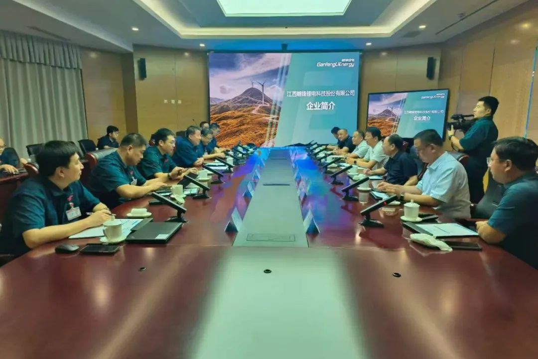 鋰業(yè)巨頭贛鋒鋰業(yè)董事長李良彬、躍迪集團董事長呂洪濤聯(lián)袂造訪中國重汽，與劉正濤董事長洽談新能源領(lǐng)域合作前景