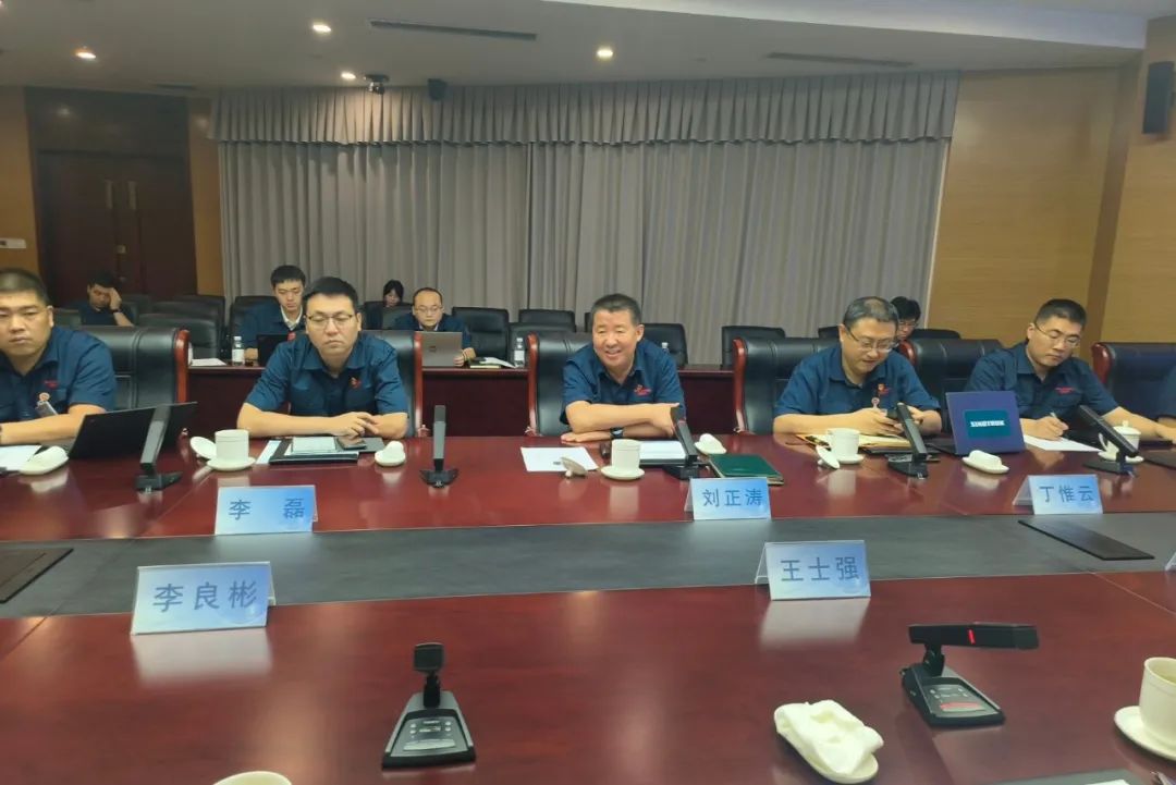 鋰業(yè)巨頭贛鋒鋰業(yè)董事長李良彬、躍迪集團董事長呂洪濤聯(lián)袂造訪中國重汽，與劉正濤董事長洽談新能源領(lǐng)域合作前景