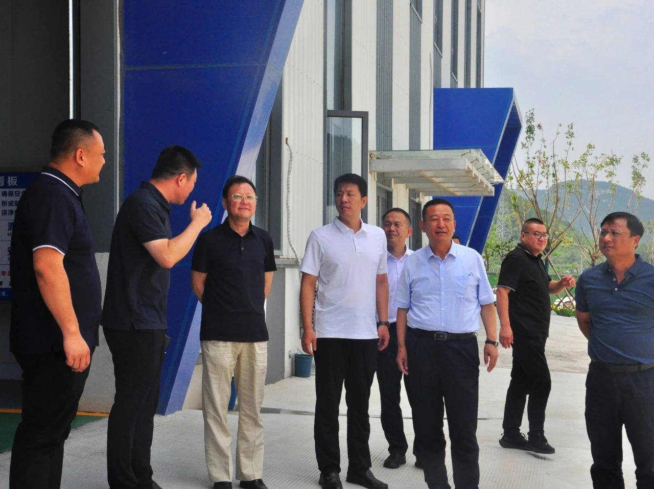 贛鋒鋰業(yè)集團董事長李良彬蒞臨躍迪集團參觀指導(dǎo)